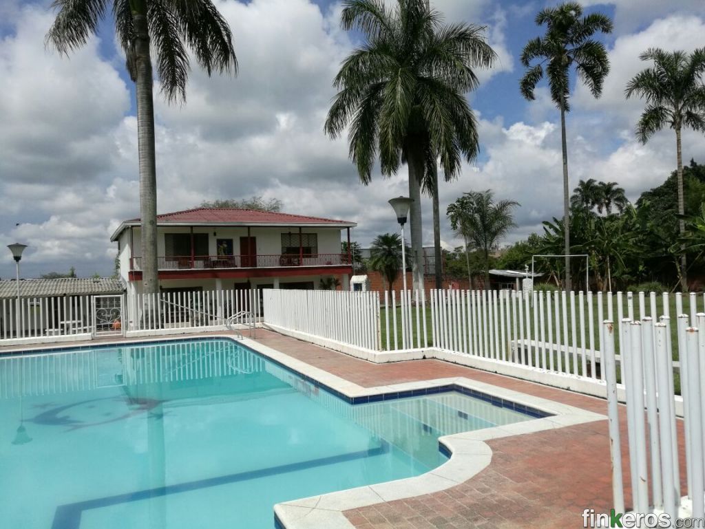 DISFRUTAR DE ÉSTA  FINCA ES SÓLO CUESTIÓN DE LLAMAR - Finca en Pereira, Risaralda